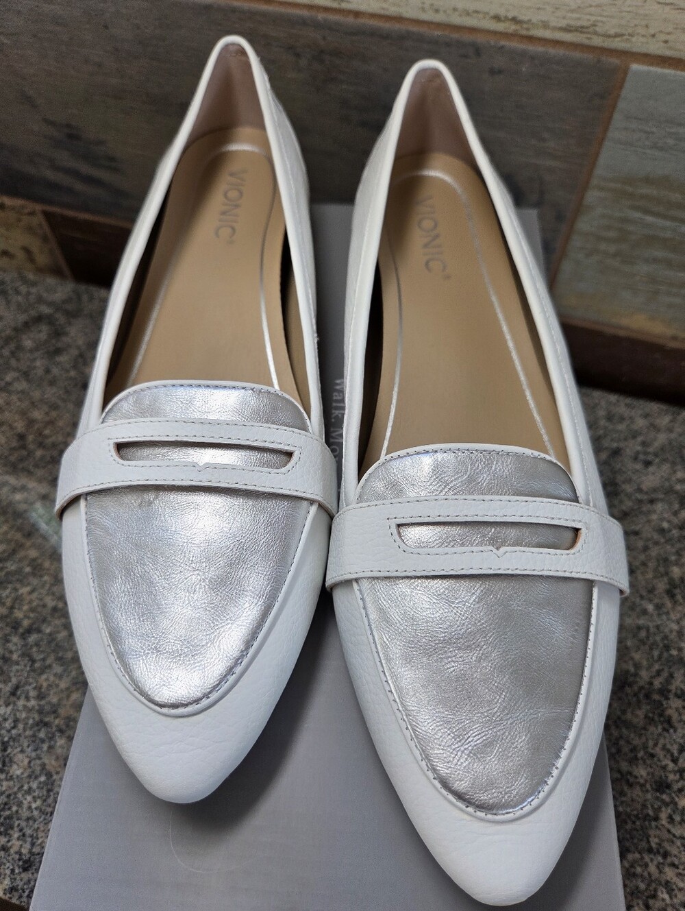 Vionic Savannah White Tumbled Leather Metallic Penny Loafers Sz 10 M NEW IN BOX